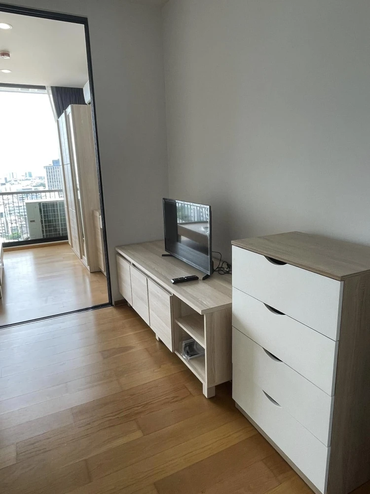 For sale: Noble Revo Silom, 20th floor, empty room, high floor, good view, no blocking buildings. If interested in being an owner, hurry and reserve n