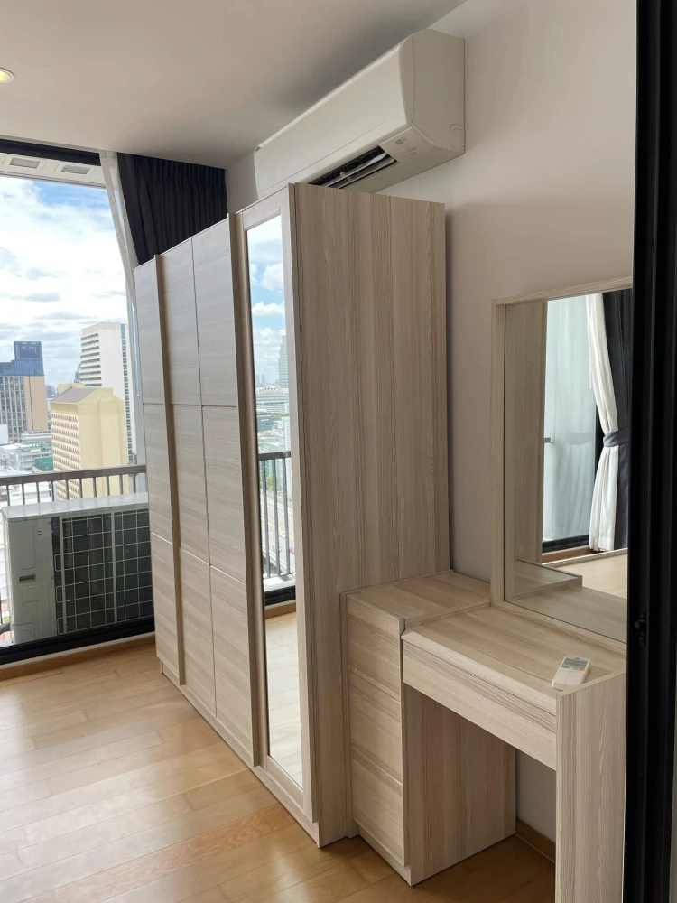 For sale: Noble Revo Silom, 20th floor, empty room, high floor, good view, no blocking buildings. If interested in being an owner, hurry and reserve n