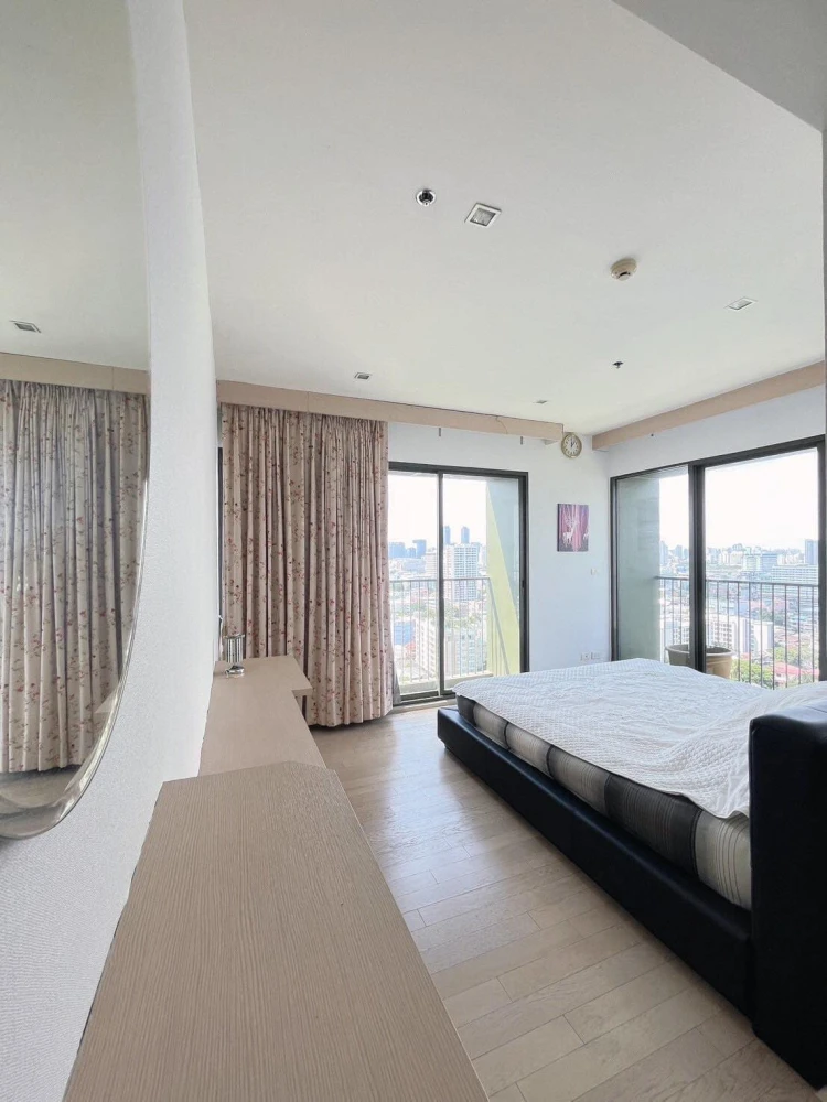 For sale: Noble Solo, 19th floor, city view, corner room, fully furnished, book now, don't miss out, hurry!