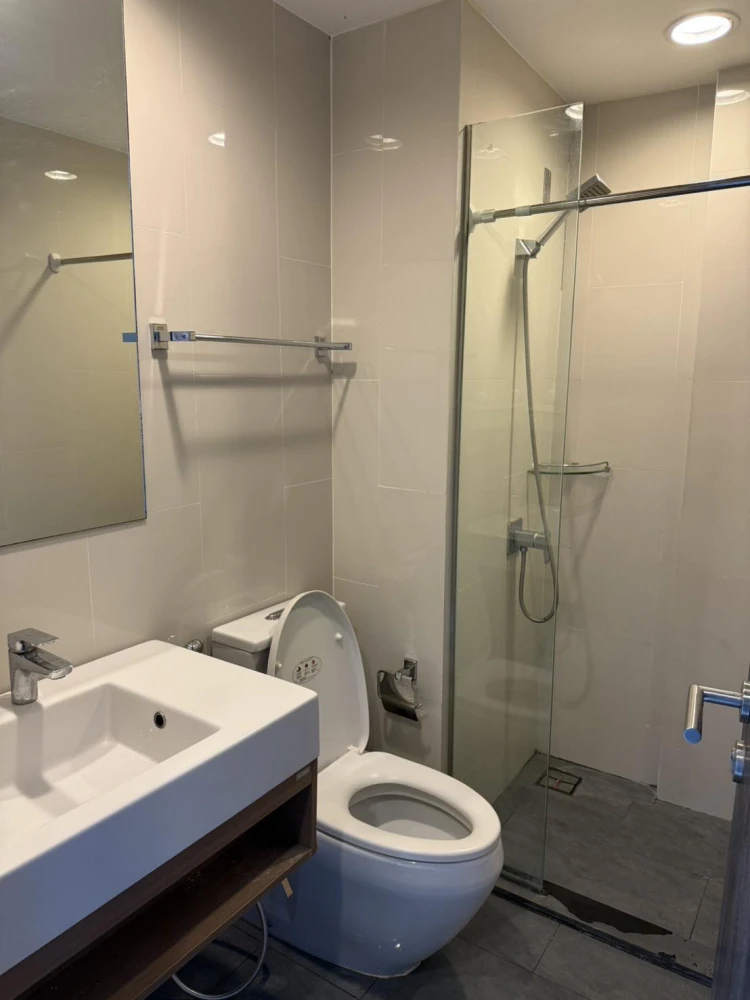 For sale: Modiz Ladprao 18, 8th floor (top floor) with rooftop/sky level, fully furnished, ready to move in.