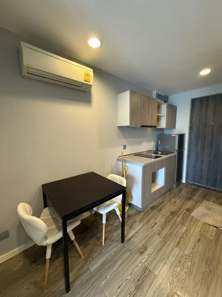 For sale: Modiz Ladprao 18, 8th floor (top floor) with rooftop/sky level, fully furnished, ready to move in.