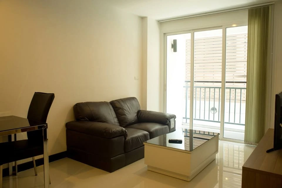 For sale: Vogue Sukhumvit 16, fully furnished with air conditioning and other electrical appliances. Move in now, don't delay.