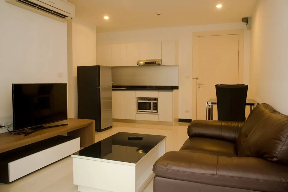 For sale: Vogue Sukhumvit 16, fully furnished with air conditioning and other electrical appliances. Move in now, don't delay.
