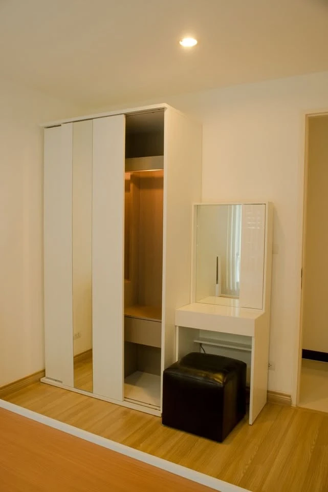 For sale: Vogue Sukhumvit 16, fully furnished with air conditioning and other electrical appliances. Move in now, don't delay.