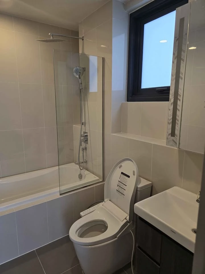 For sale: Oka House Sukhumvit 36, high floor, corner room with bathtub, built-in furniture throughout the room, river view, very attractive for bookin