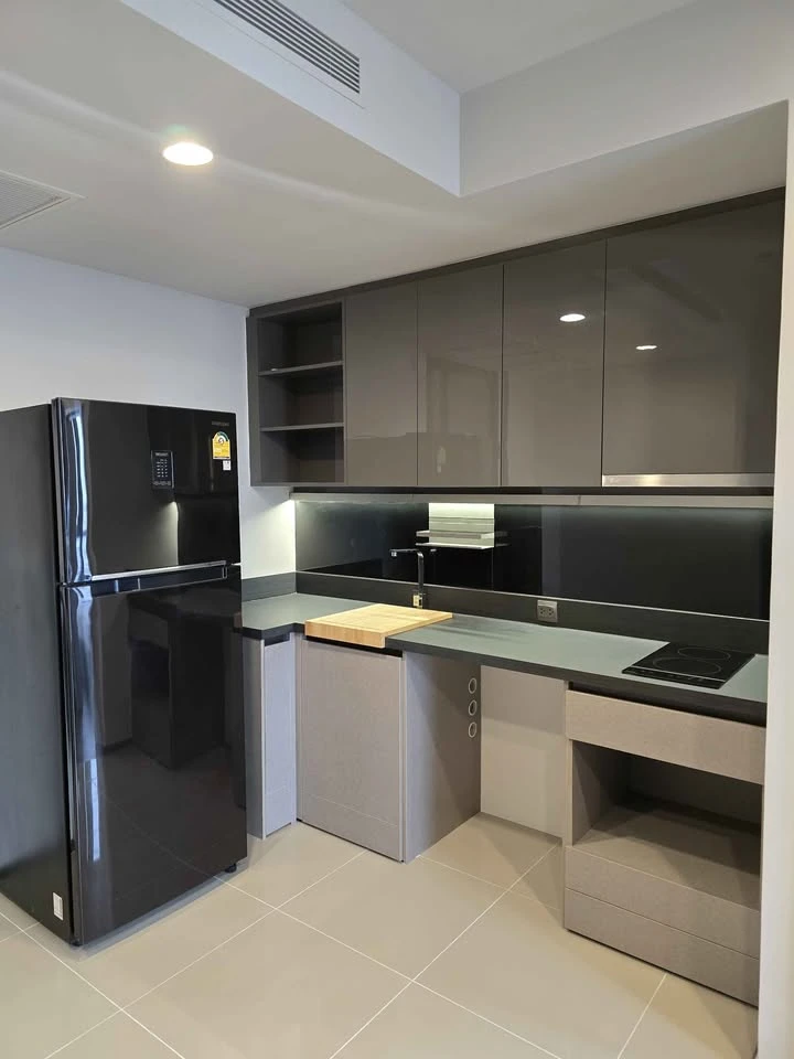 For sale: Oka House Sukhumvit 36, high floor, corner room with bathtub, built-in furniture throughout the room, river view, very attractive for bookin