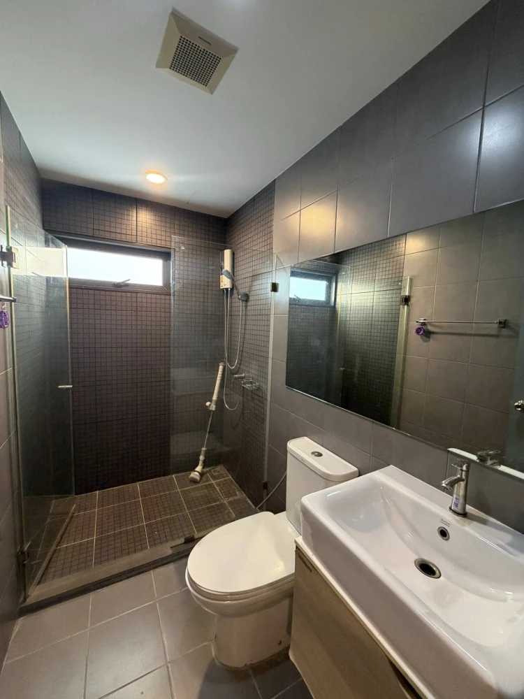 For sale or rent: IDEO Sukhumvit 115, studio unit, fully furnished, pool view, beautiful and peaceful. Book now before it's too late!