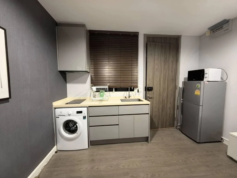 For sale or rent: A Space ID Asoke-Ratchada. Beautiful room condition, fully furnished, ready to move in.