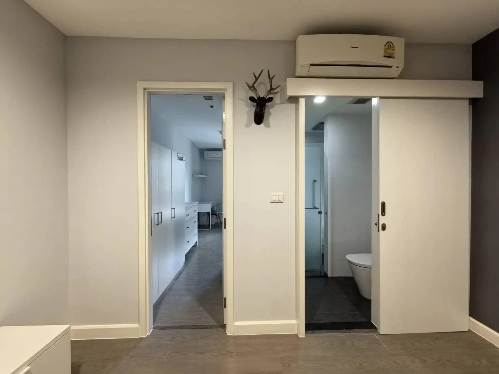 For sale or rent: A Space ID Asoke-Ratchada. Beautiful room condition, fully furnished, ready to move in.
