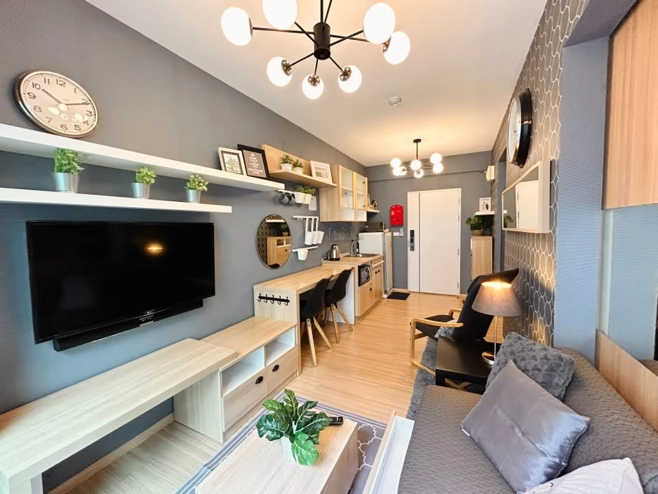 For sale or rent: A Space Play Ratchada-Sutthisarn. Beautifully decorated, luxurious and upscale unit in a prime location. Fully furnished. Book now!
