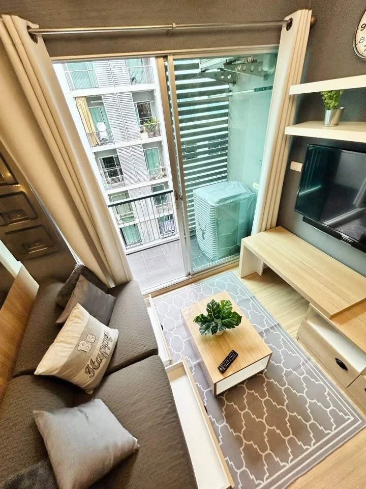For sale or rent: A Space Play Ratchada-Sutthisarn. Beautifully decorated, luxurious and upscale unit in a prime location. Fully furnished. Book now!