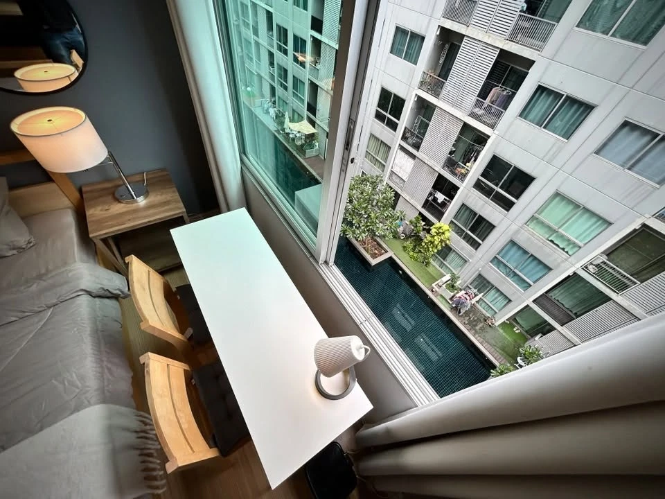 For sale or rent: A Space Play Ratchada-Sutthisarn. Beautifully decorated, luxurious and upscale unit in a prime location. Fully furnished. Book now!