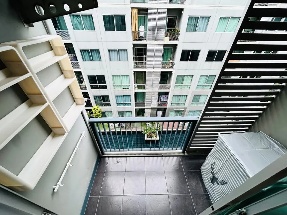 For sale or rent: A Space Play Ratchada-Sutthisarn. Beautifully decorated, luxurious and upscale unit in a prime location. Fully furnished. Book now!