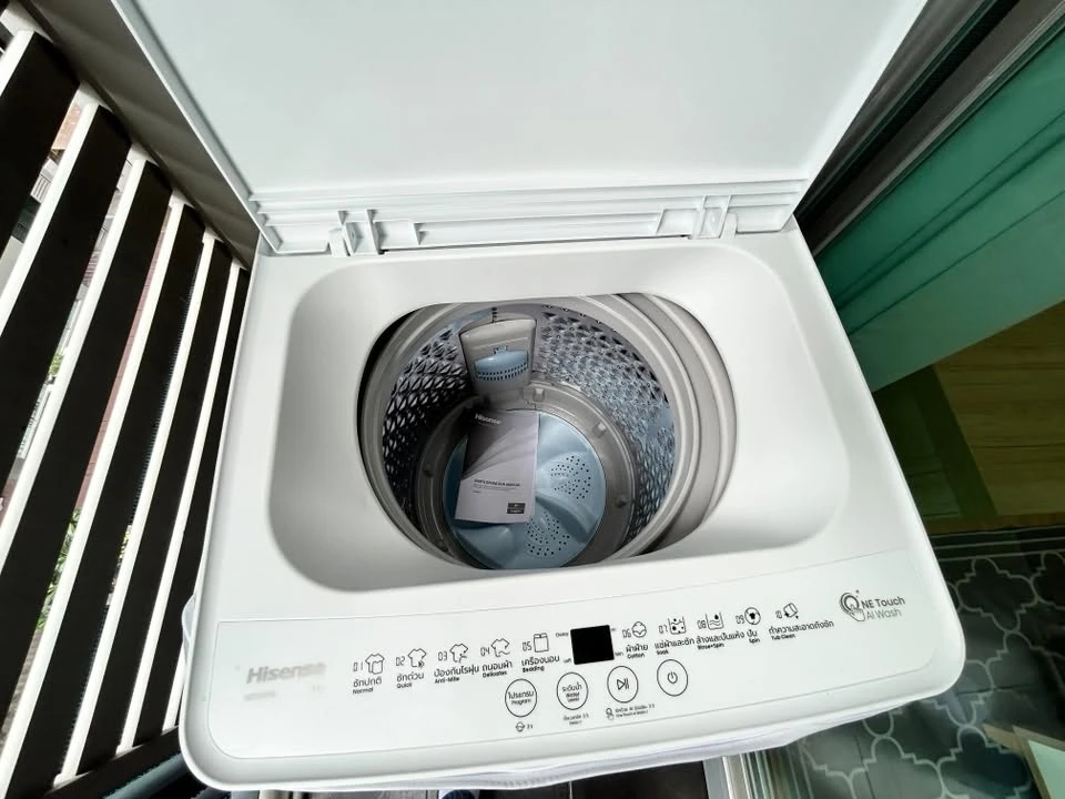 For sale or rent: A Space Play Ratchada-Sutthisarn. Beautifully decorated, luxurious and upscale unit in a prime location. Fully furnished. Book now!