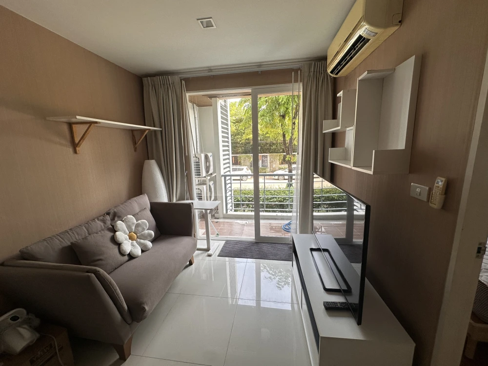 Sell and rent Airlink Residences Romklao, fully furnished room Super big screen TV. Cheap price. Don't miss out.