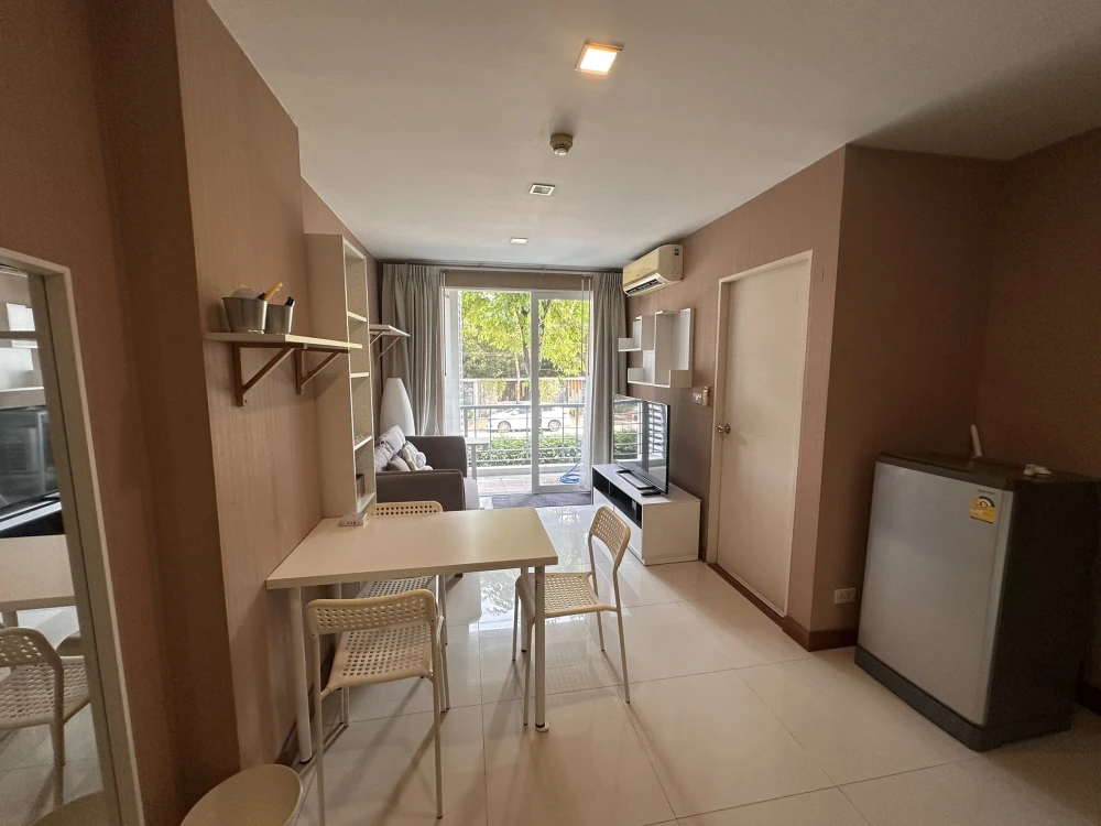 Sell and rent Airlink Residences Romklao, fully furnished room Super big screen TV. Cheap price. Don't miss out.
