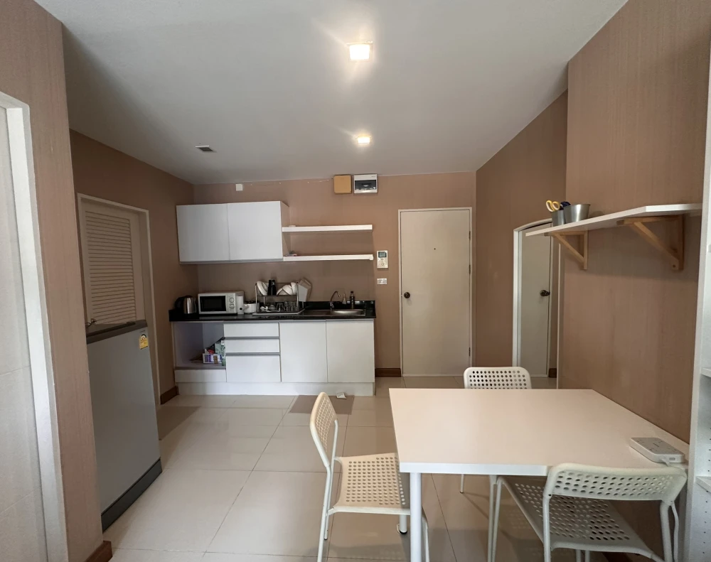 Sell and rent Airlink Residences Romklao, fully furnished room Super big screen TV. Cheap price. Don't miss out.