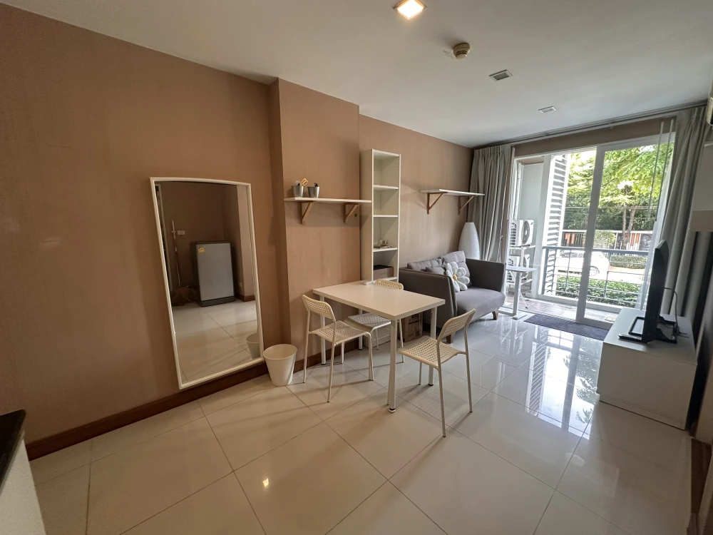 Sell and rent Airlink Residences Romklao, fully furnished room Super big screen TV. Cheap price. Don't miss out.