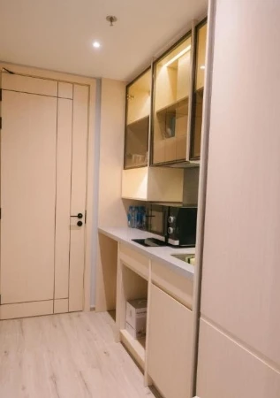 For sale, for rent, AROM WONGAMAT, 27th floor, sea view, fully furnished, nice to live in, hurry and reserve now, don't wait.