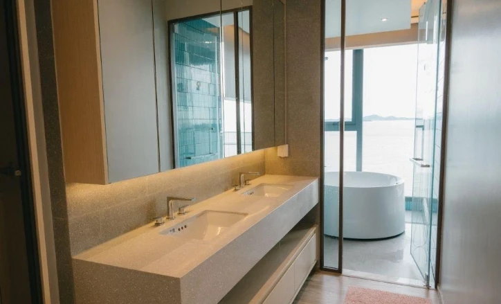 For sale, for rent, AROM WONGAMAT, 27th floor, sea view, fully furnished, nice to live in, hurry and reserve now, don't wait.
