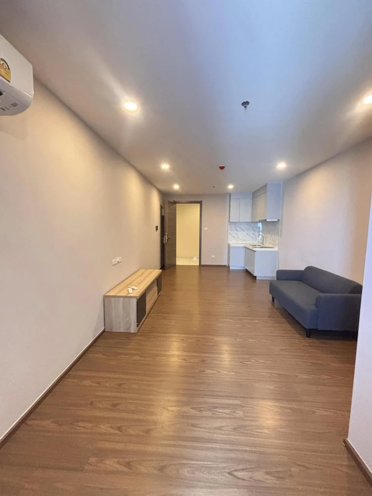 For sale or rent: Artisan Ratchada, 7th floor. Right after exiting the elevator, you'll find it! No need to walk far. Spacious room. Book now!