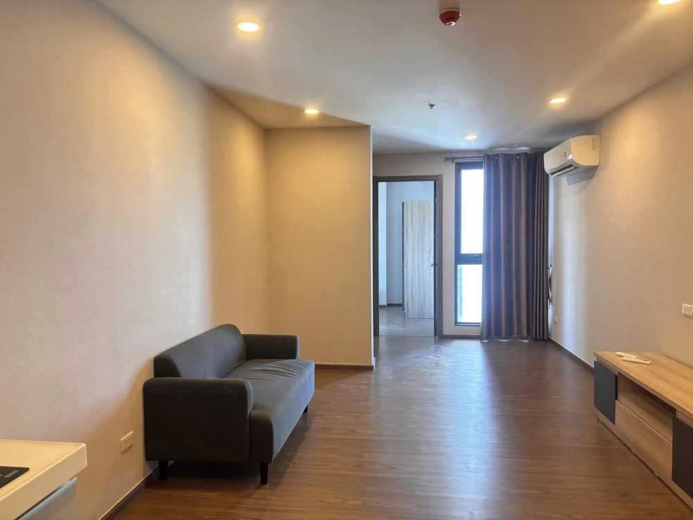 For sale or rent: Artisan Ratchada, 7th floor. Right after exiting the elevator, you'll find it! No need to walk far. Spacious room. Book now!