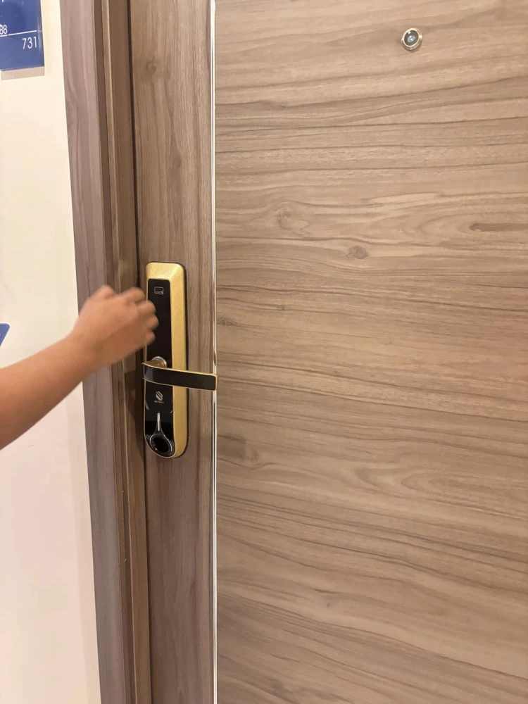 For sale or rent: Artisan Ratchada, 7th floor. Right after exiting the elevator, you'll find it! No need to walk far. Spacious room. Book now!