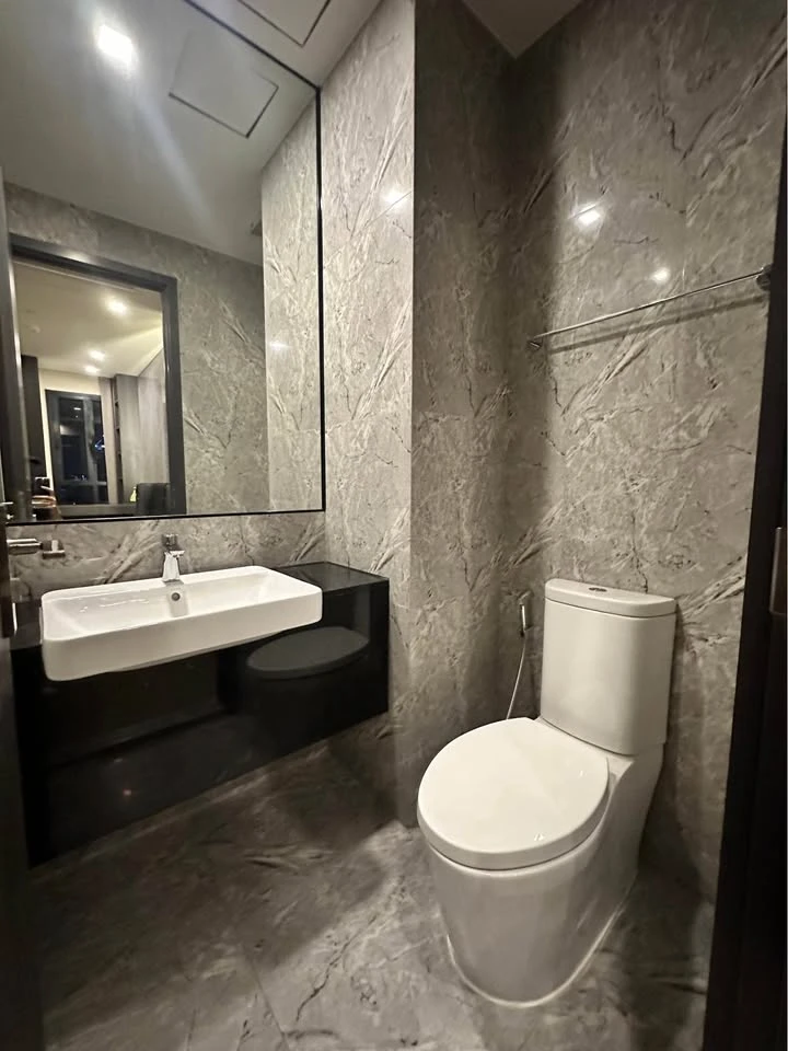 For sale, for rent, Ashton Asoke, 33rd floor, very high, beautifully decorated, built-in, great city view, ready to move in