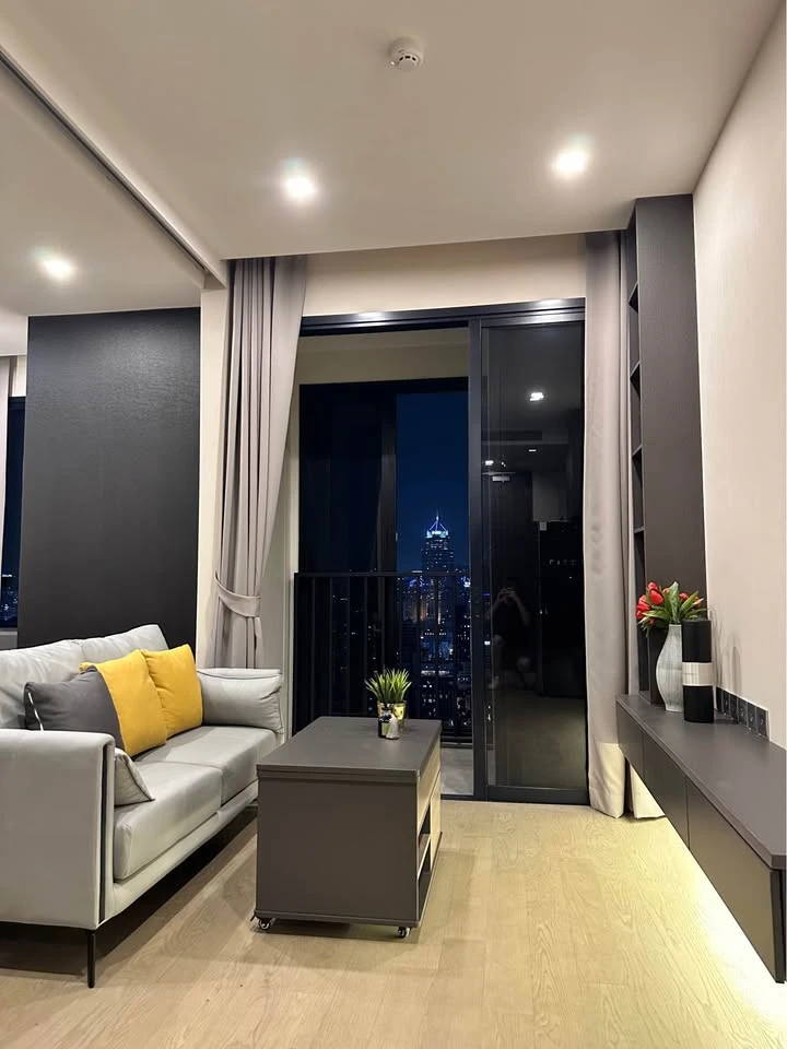 For sale, for rent, Ashton Asoke, 33rd floor, very high, beautifully decorated, built-in, great city view, ready to move in