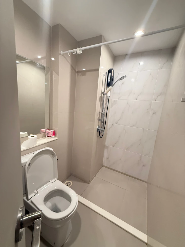 For sale or rent: Aspire Erawan Prime, 21st floor, fully furnished, ready to move in. Book now!