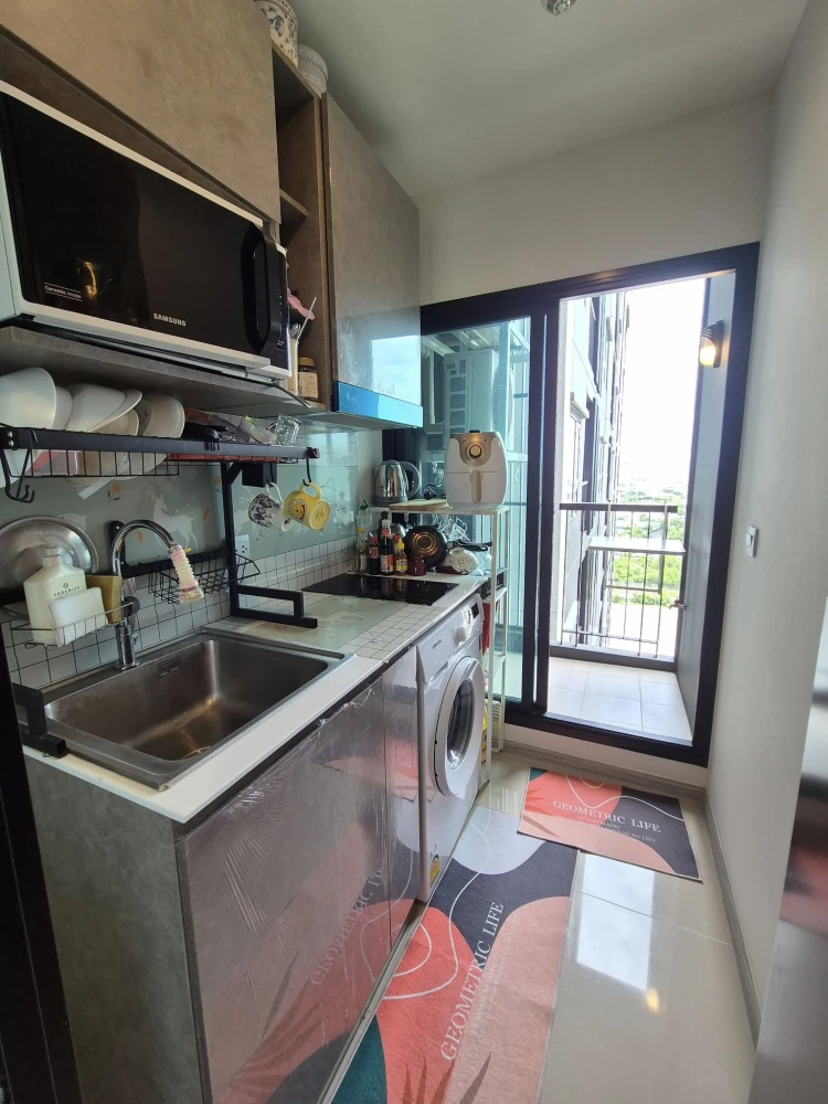 For sale, for rent, Aspire Erawan Prime, One bed room, ready to move in, cool and comfortable, receives wind all year round, has complete electrical a