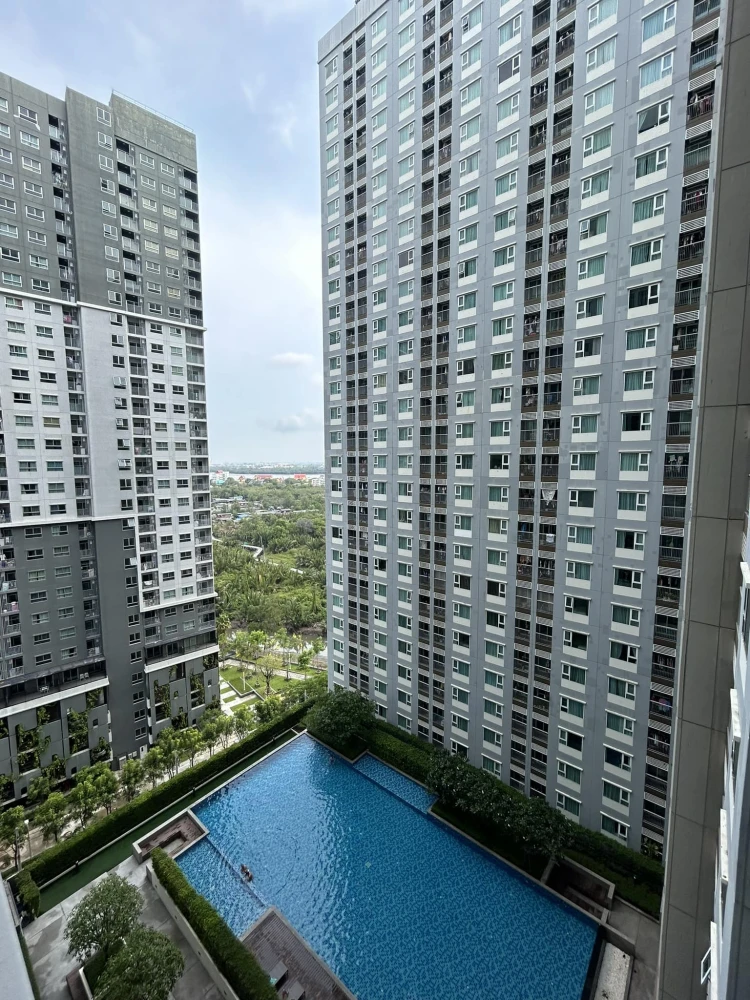 For sale or rent: ASPIRE Erawan, corner room, not crowded, good location, comes with complete furniture and appliances. Reserve now!