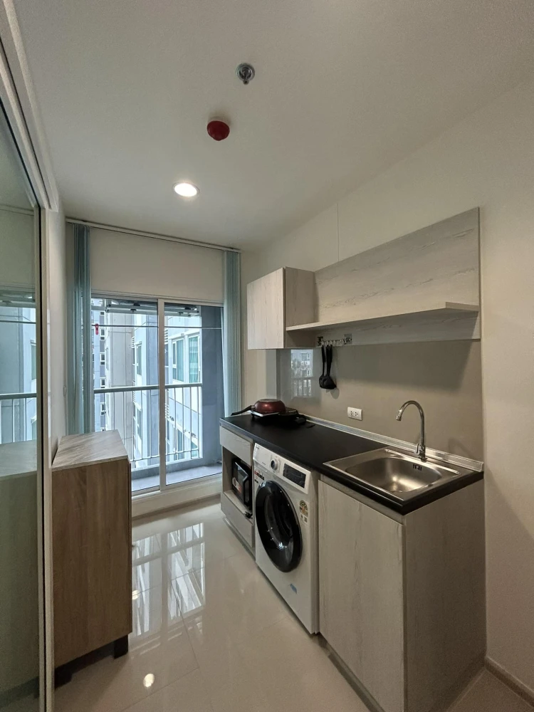 For sale or rent: ASPIRE Erawan, corner room, not crowded, good location, comes with complete furniture and appliances. Reserve now!