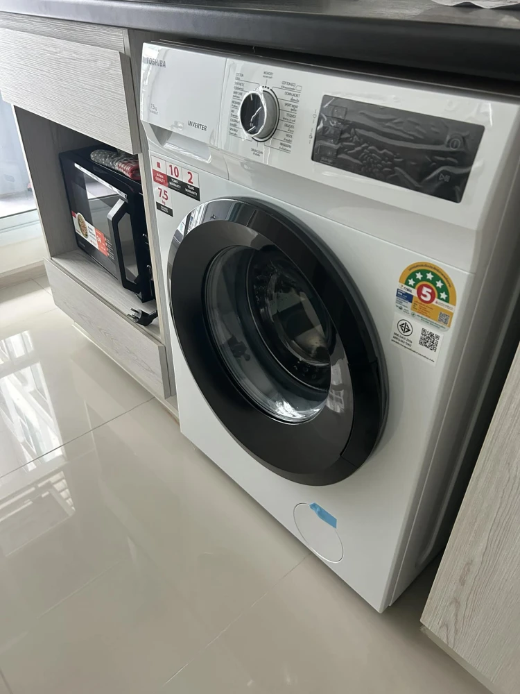 For sale or rent: ASPIRE Erawan, corner room, not crowded, good location, comes with complete furniture and appliances. Reserve now!
