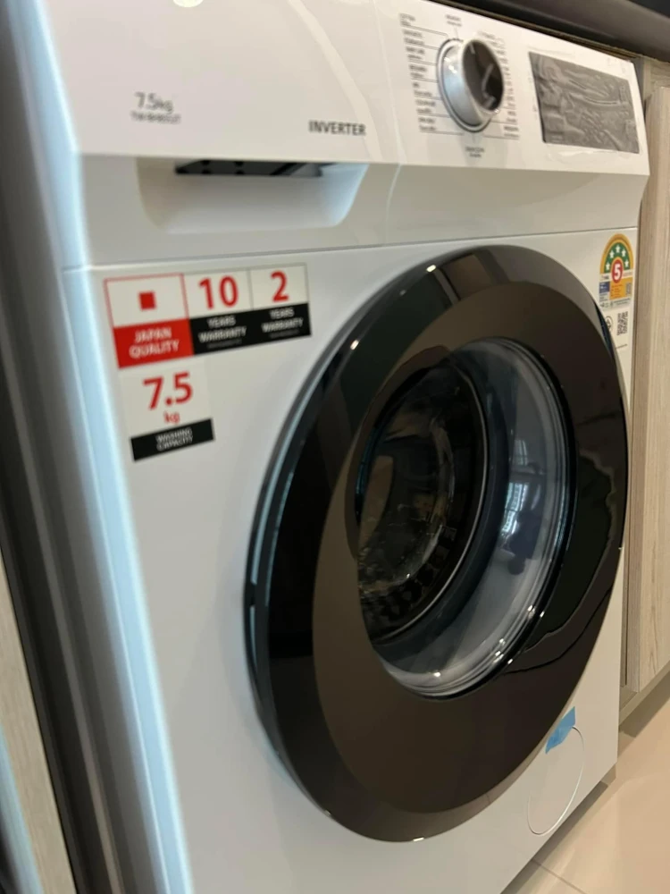 For sale or rent: ASPIRE Erawan, corner room, not crowded, good location, comes with complete furniture and appliances. Reserve now!