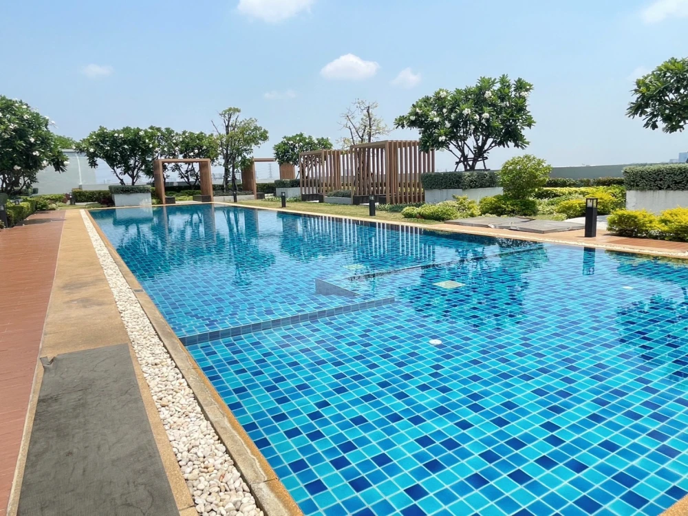 For sale or rent: Aspire Ngamwongwan, a lovely, fully furnished apartment. Book now! Don't miss out!