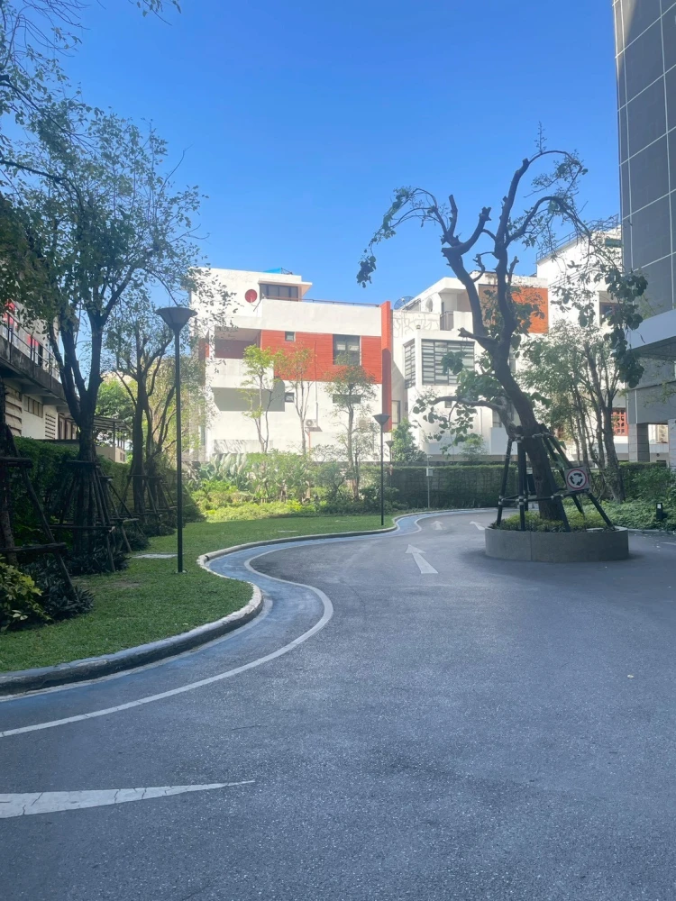 For sale or rent: Aspire Ngamwongwan, a lovely, fully furnished apartment. Book now! Don't miss out!