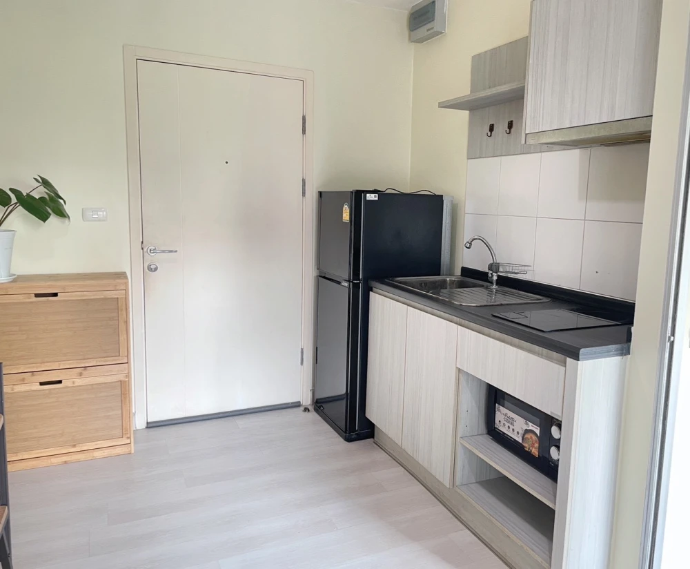 For sale or rent: Aspire Ngamwongwan, a lovely, fully furnished apartment. Book now! Don't miss out!