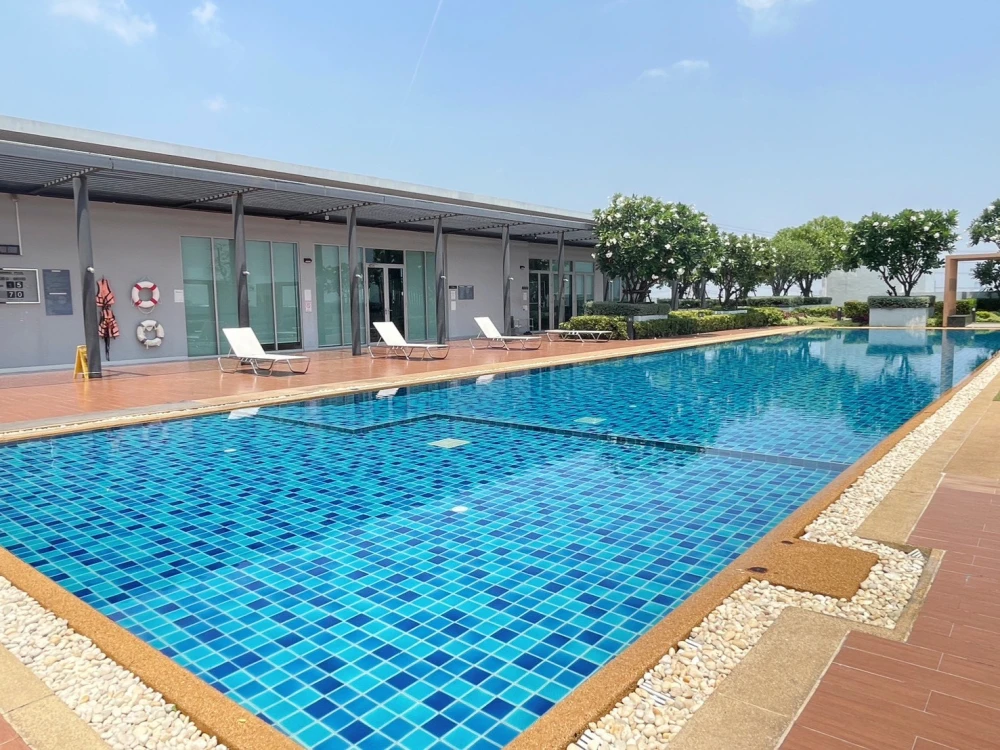 For sale or rent: Aspire Ngamwongwan, a lovely, fully furnished apartment. Book now! Don't miss out!