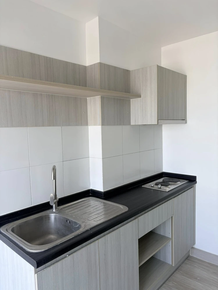 For sale or rent: Aspire Ngamwongwan, corner unit, less crowded, fully furnished, high floor with unblocked view. Don't miss out!