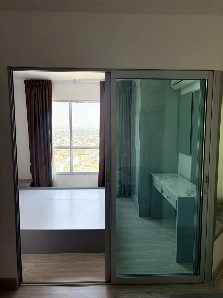 For sale or rent: Aspire Ngamwongwan, corner unit, less crowded, fully furnished, high floor with unblocked view. Don't miss out!