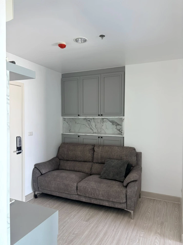 For sale or rent: Aspire Ngamwongwan, corner unit, less crowded, fully furnished, high floor with unblocked view. Don't miss out!