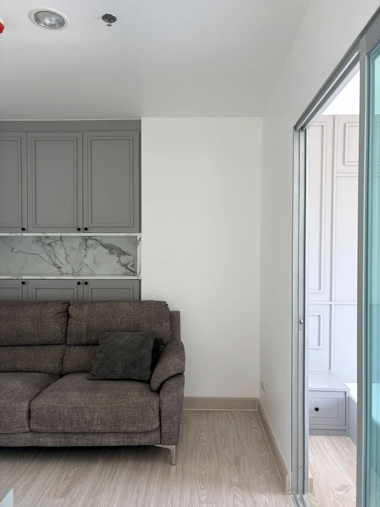 For sale or rent: Aspire Ngamwongwan, corner unit, less crowded, fully furnished, high floor with unblocked view. Don't miss out!