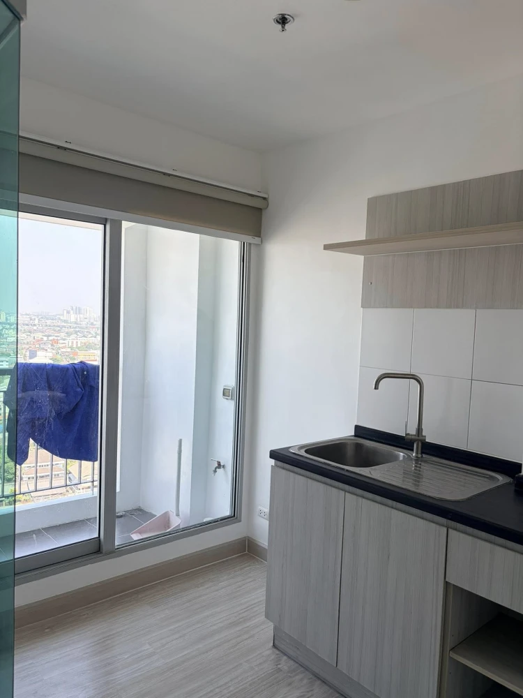 For sale or rent: Aspire Ngamwongwan, corner unit, less crowded, fully furnished, high floor with unblocked view. Don't miss out!