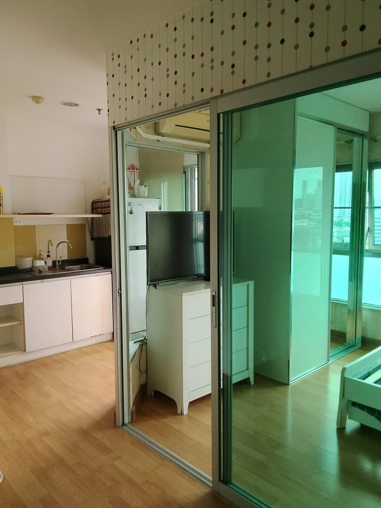 For sale or rent: Aspire Rama 4, 9th floor, Building B, corner room, city view, with beautiful wallpaper. Interested? Reserve now!