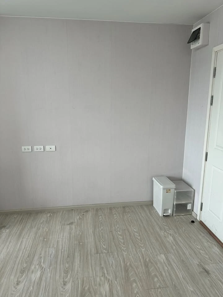 For sale or rent: Aspire Sathorn-Taksin (Brick Zone) studio apartment. Great location, convenient transportation, fully furnished. Don't miss out!