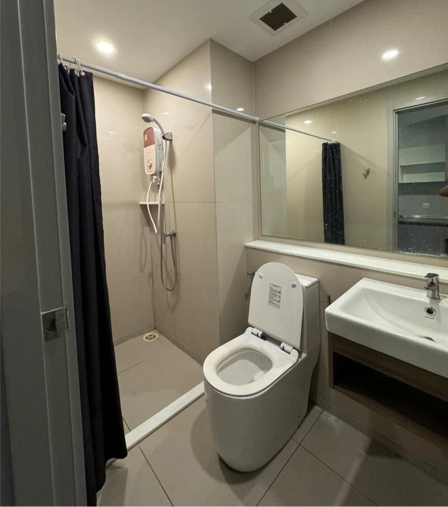 For sale, for rent, Aspire Asoke-Ratchada, Building E, 3rd floor, size 26 sq m., partitioned room area, fully furnished, ready to move in