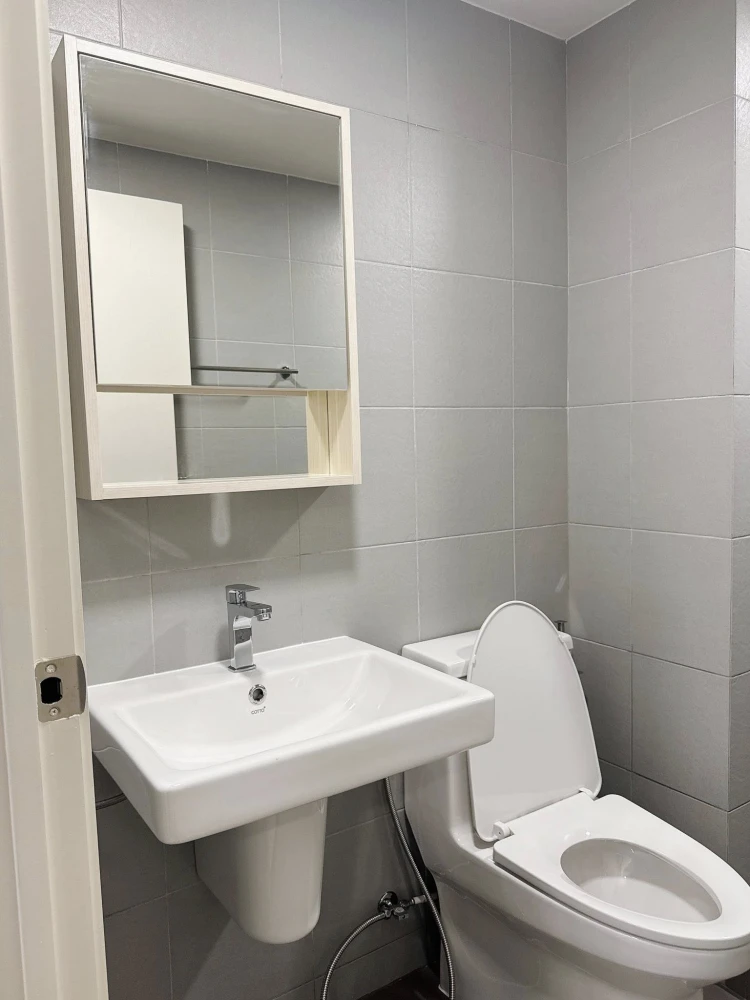 For sale, for rent, Atmoz Season Ladkrabang, Building B, 6th floor, facing the common area, beautiful view, great room number, book now and you won't