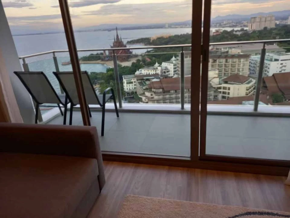 For sale or rent at Baan Plai Haad. Spacious rooms with plenty of usable space, high-quality wallpaper, and beautiful, unblocked views. Book now!
