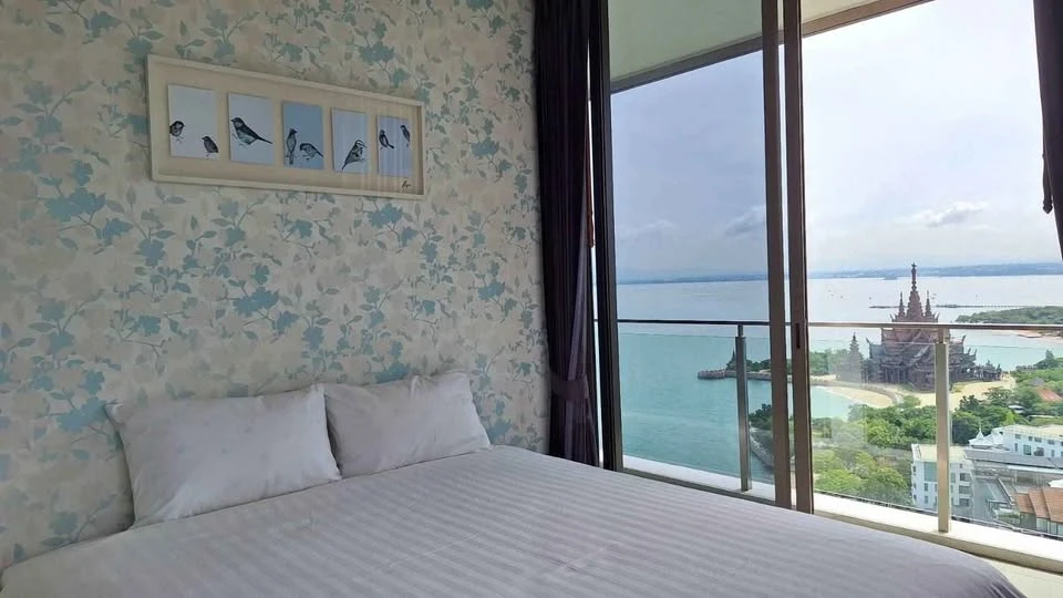 For sale or rent at Baan Plai Haad. Spacious rooms with plenty of usable space, high-quality wallpaper, and beautiful, unblocked views. Book now!